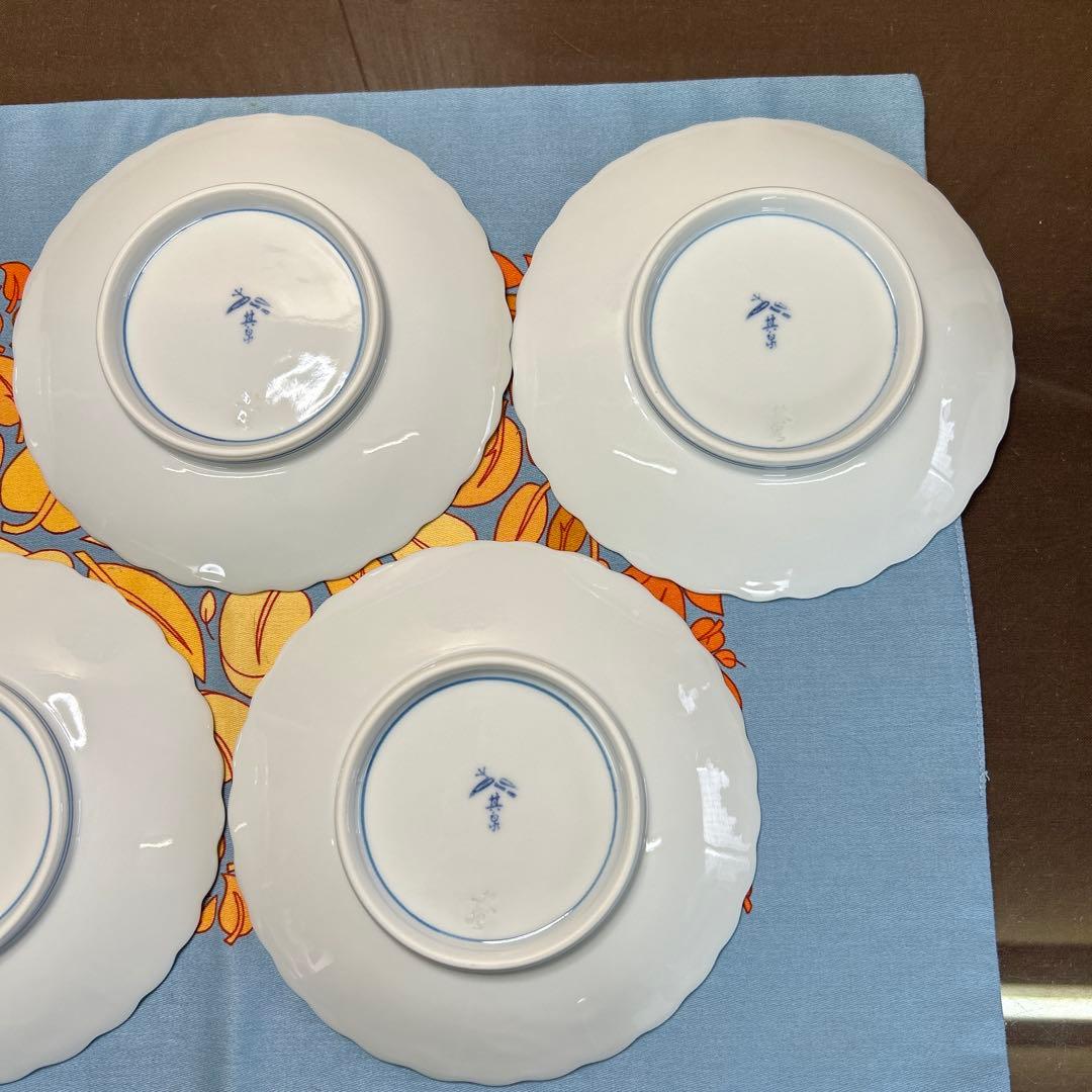 其泉　金彩色絵菊花唐草紋菓子鉢と青白磁牡丹彫銘々皿５枚揃　まとめ売り　美品