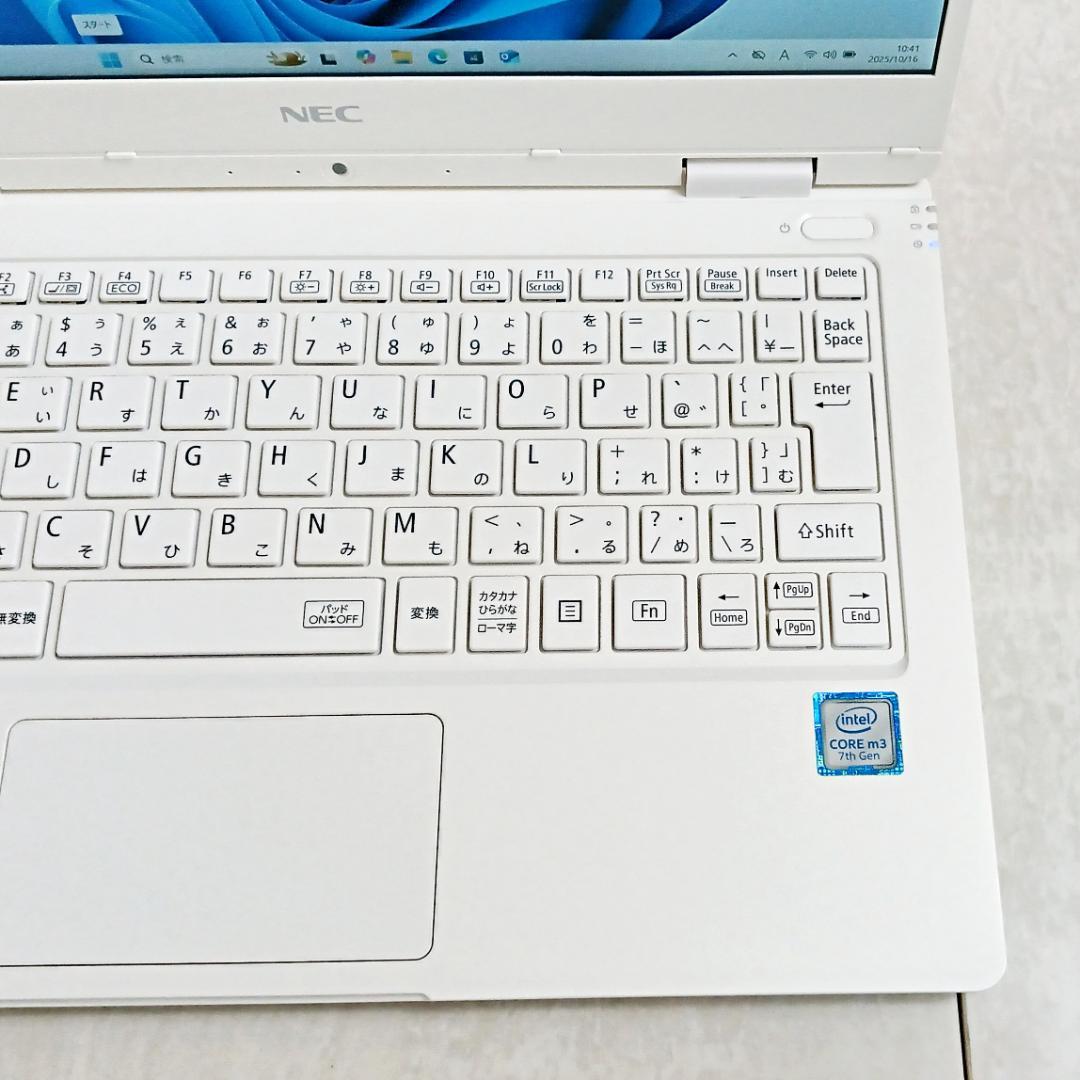 小型軽量・爆速SSD・薄い・初心者OK！Win11ノートパソコン☆Q08