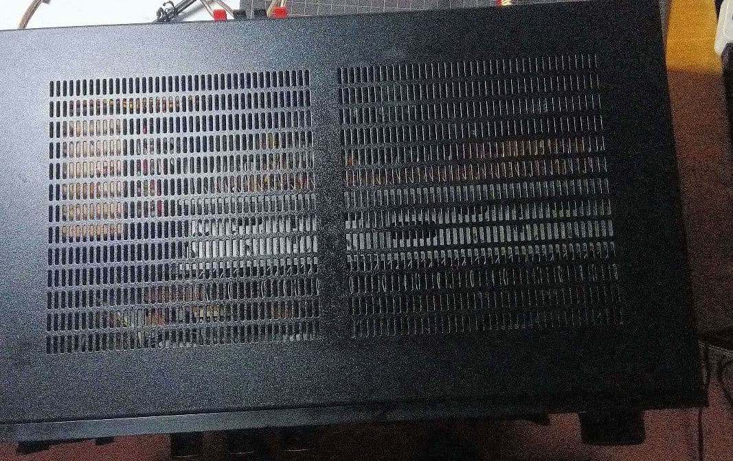 オーディオアンプ