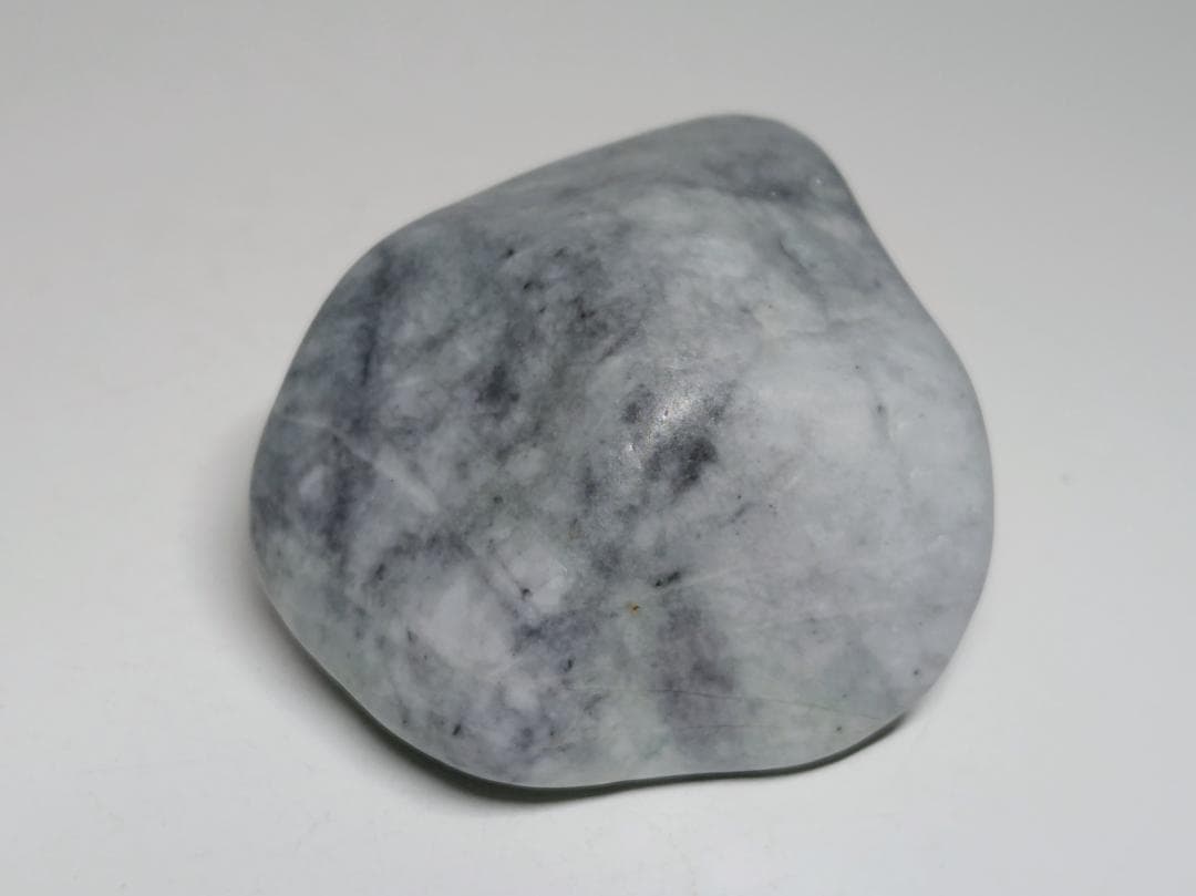 糸魚川⑭ 翡翠 240g ヒスイ 原石 鑑賞石 自然石 誕生石 鉱物 鉱石 水石