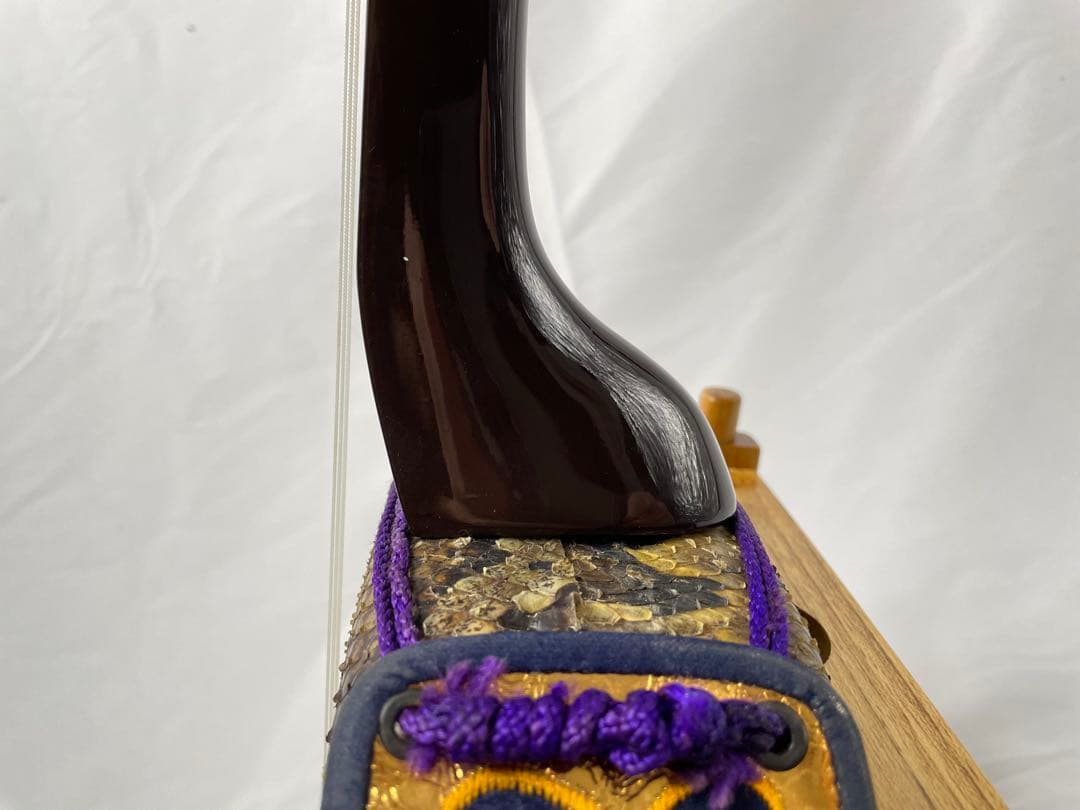 沖縄三線 黒檀/黒木棹 江戸与那城 本蛇皮1枚張り 高級モデル