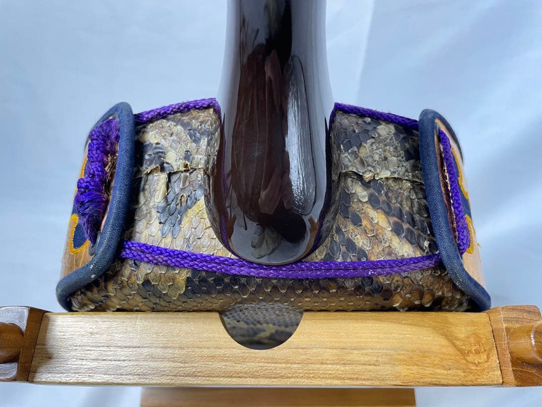 沖縄三線 黒檀/黒木棹 江戸与那城 本蛇皮1枚張り 高級モデル