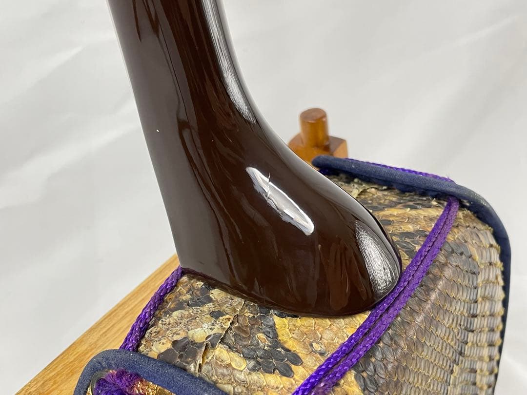 沖縄三線 黒檀/黒木棹 江戸与那城 本蛇皮1枚張り 高級モデル