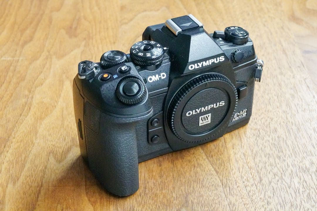 Olympus E-M1 Mark III ミラーレス一眼カメラ