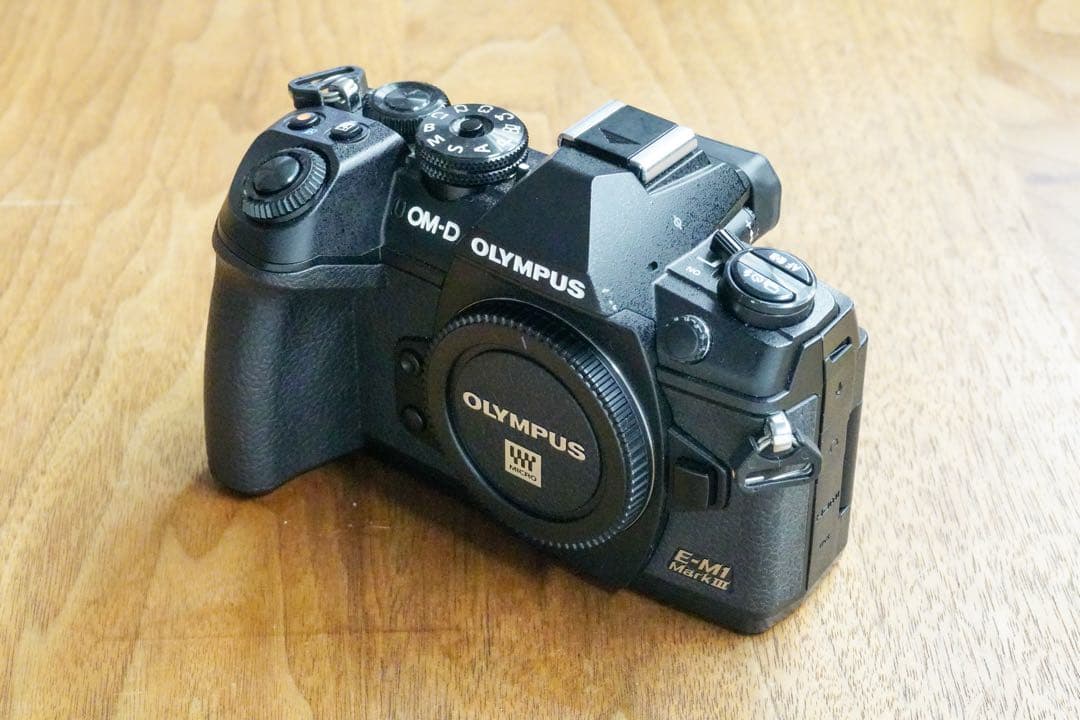 Olympus E-M1 Mark III ミラーレス一眼カメラ