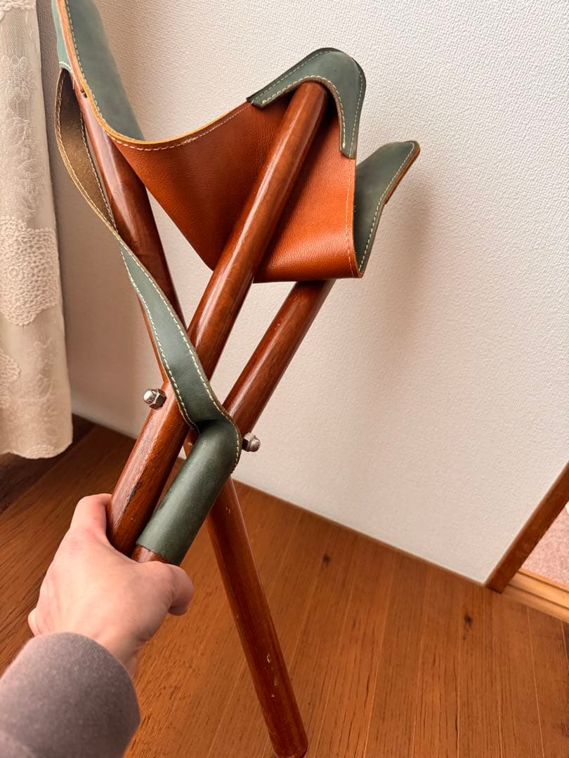 グリーンレザー三角スツール