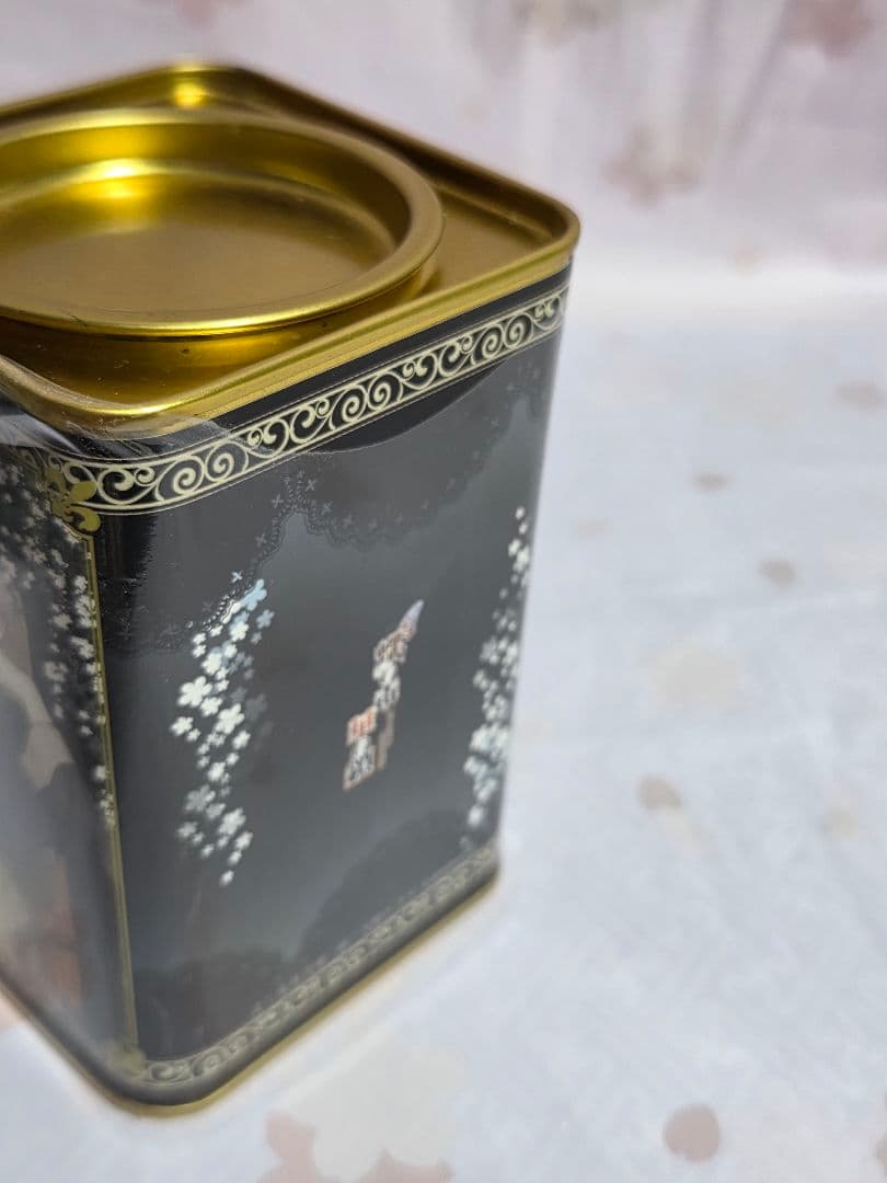 蝶の毒 華の鎖 黒/白 真島の紅茶缶セット