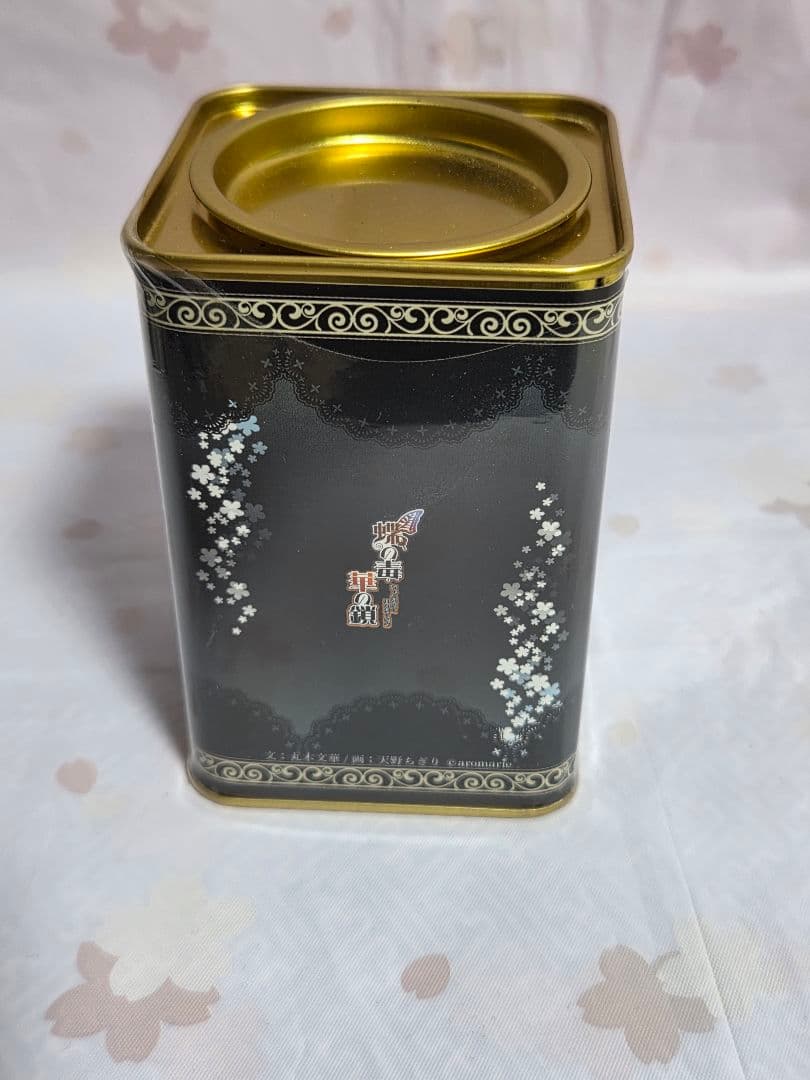 蝶の毒 華の鎖 黒/白 真島の紅茶缶セット