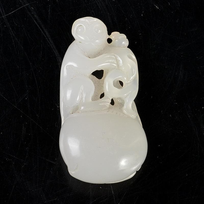 中国　玉石白玉彫刻　猿鳥彫　根付　置物　V R6008E