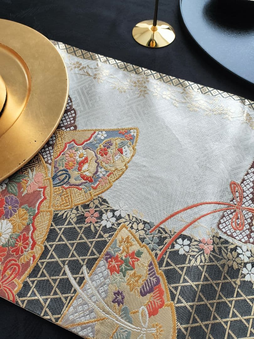 meru　A598★高級‼️豪華刺繍‼️袋帯テーブルランナー2m17cm
