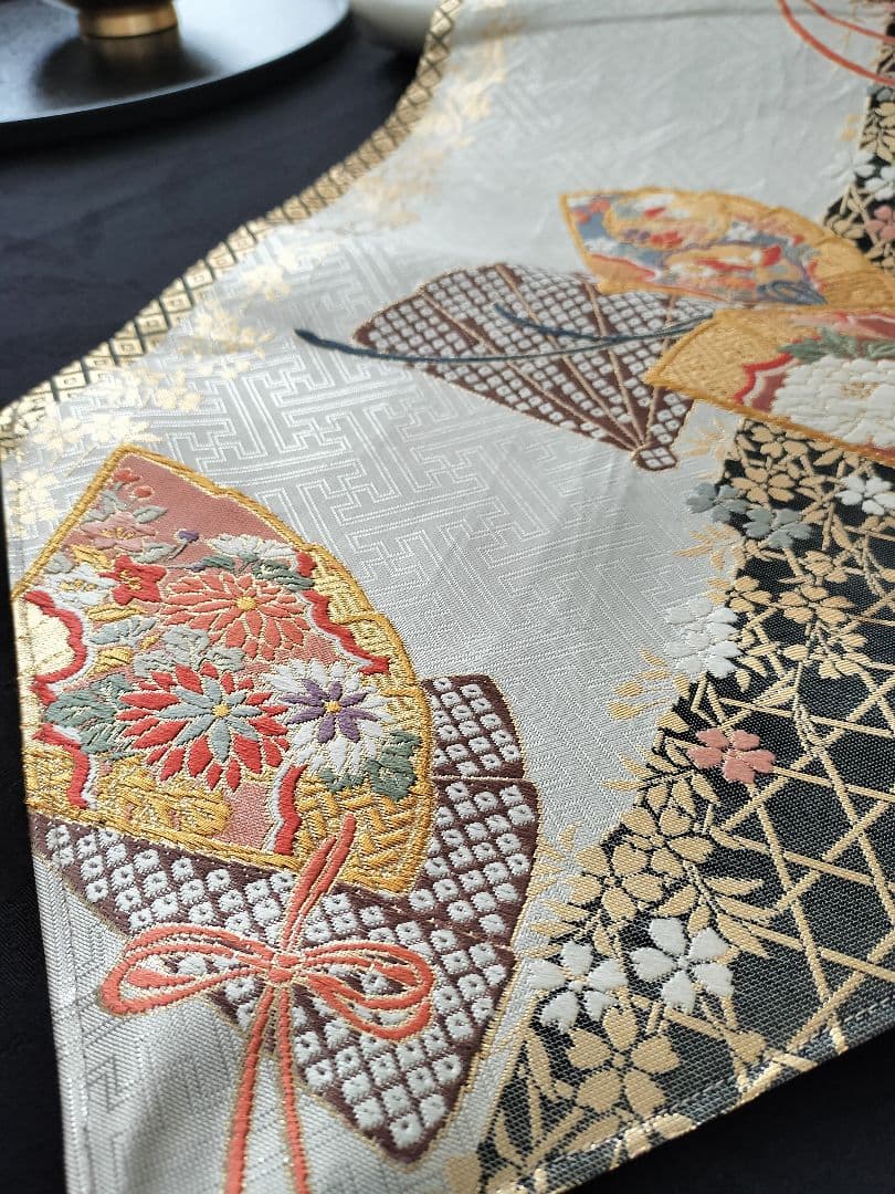 meru　A598★高級‼️豪華刺繍‼️袋帯テーブルランナー2m17cm