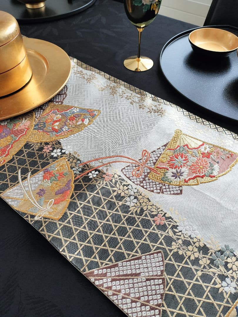 meru　A598★高級‼️豪華刺繍‼️袋帯テーブルランナー2m17cm