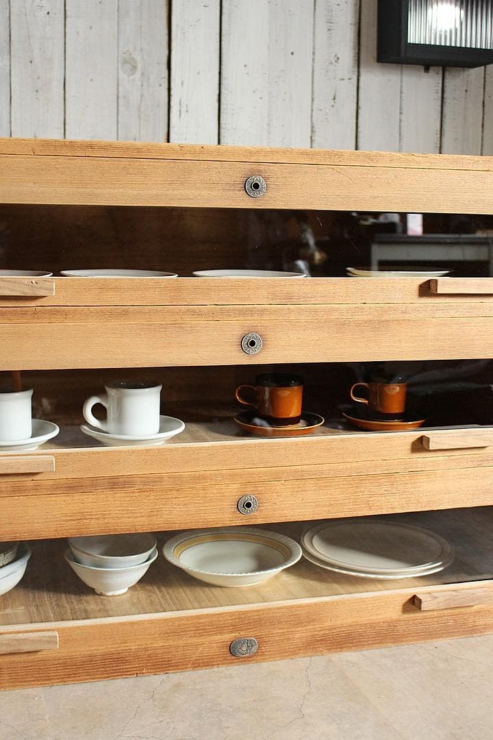 さお　　味のある前面ガラスの引き出し3段