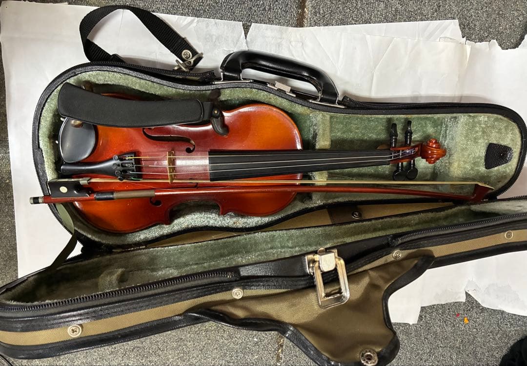 スズキ8/1分数ヴァイオリン 弓、肩当て 松脂、ケース付、届いたら直ぐに弾けます