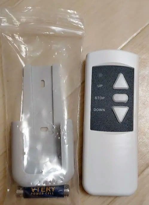 アウトレット　電動プロジェクタースクリーン　100インチ