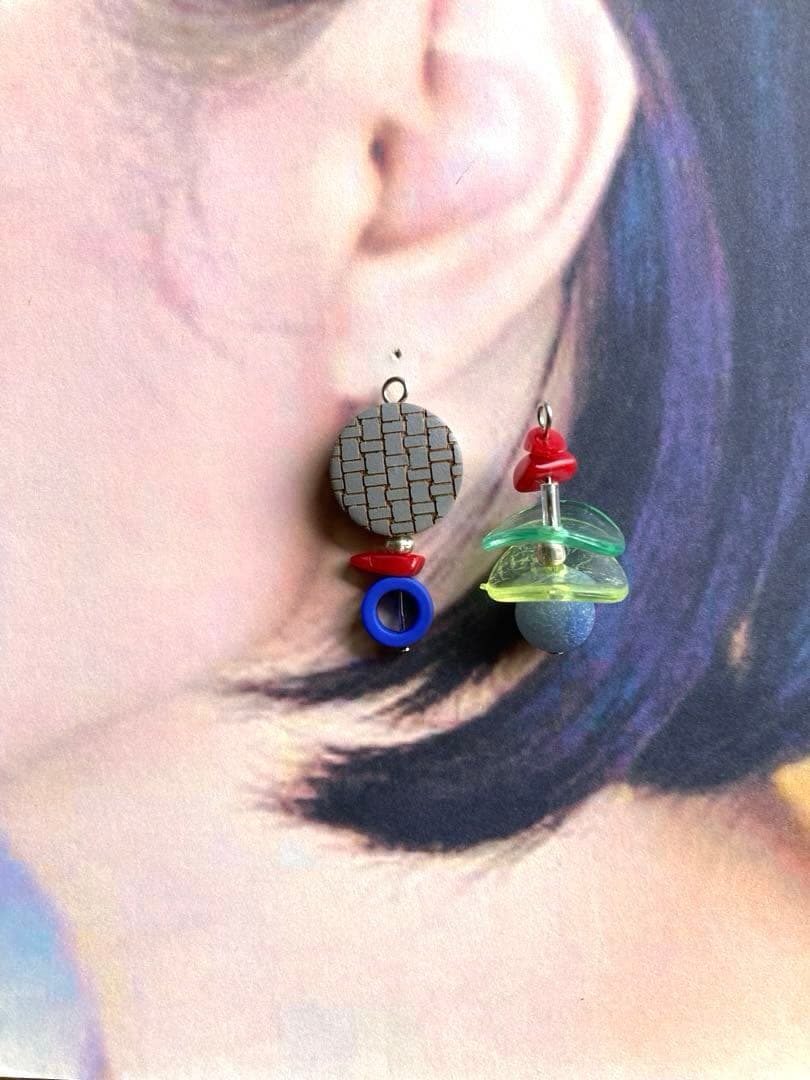 no.0076 ネオンカラーと型押しウッド