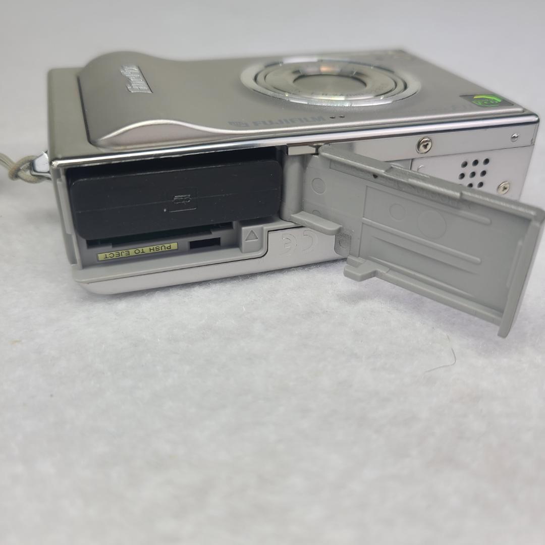 Fujifilm　デジカメ FinePix F11 コンデジ