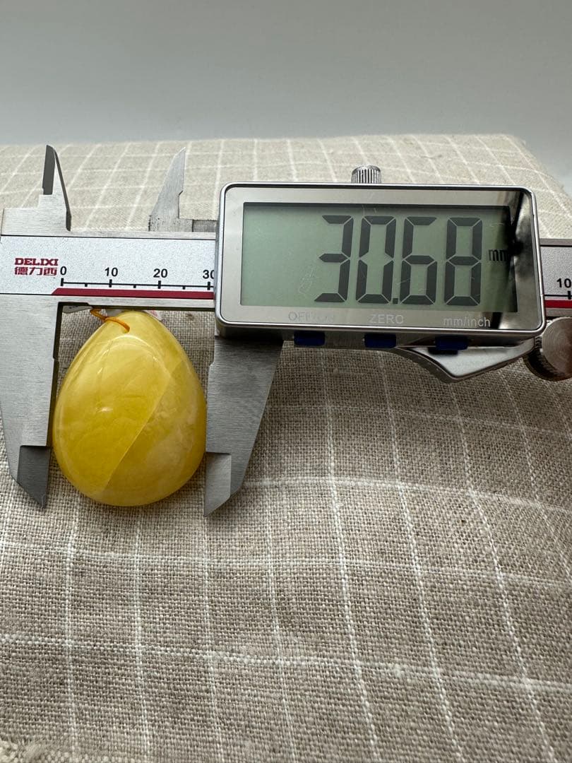 ☆天然☆ バルト海産　天然アンバー 琥珀 蜜蝋ネックレス ペンダント（水滴）美品