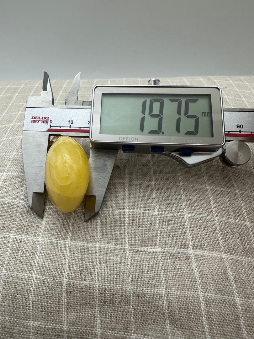 ☆天然☆ バルト海産　天然アンバー 琥珀 蜜蝋ネックレス ペンダント（水滴）美品