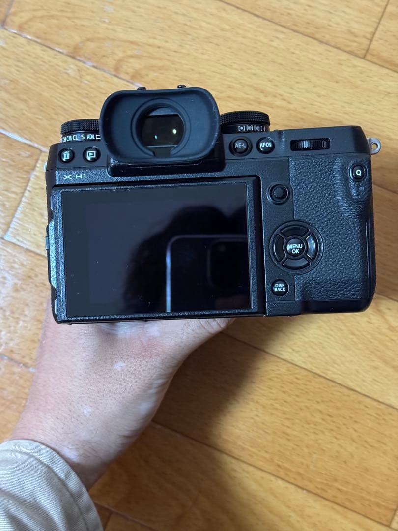 FUJIFILM X-H1 カメラ本体のみの出品でレンズはつきません。