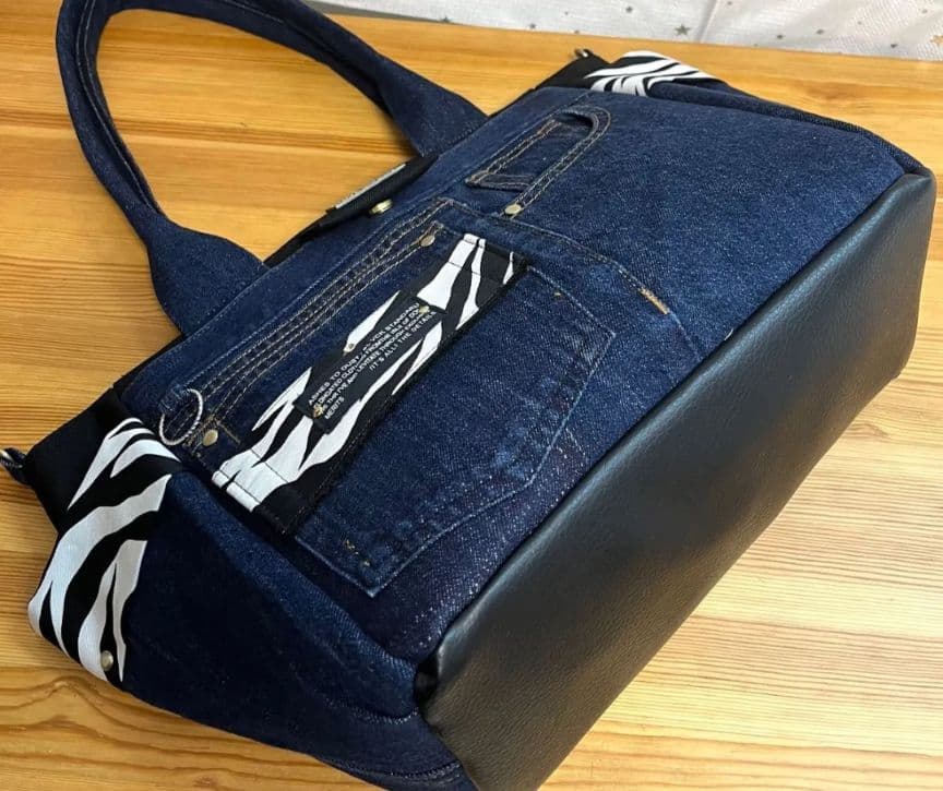 花桃大きめデニムリメイクバッグ（LL）No.945☆トートバッグ