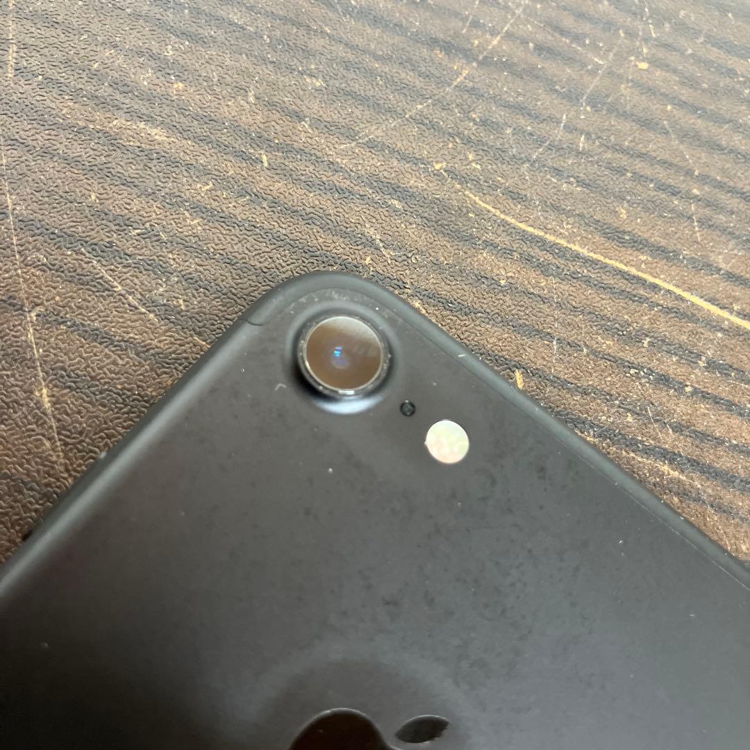 Apple iPhone 7 256GB バッテリー最大容量: 64%