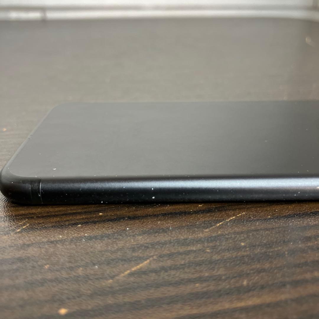 Apple iPhone 7 256GB バッテリー最大容量: 64%