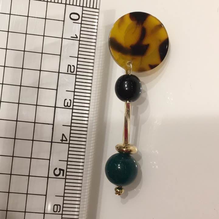 べっ甲とドイツ製グリーンアクリルビーズのイヤリングorピアス