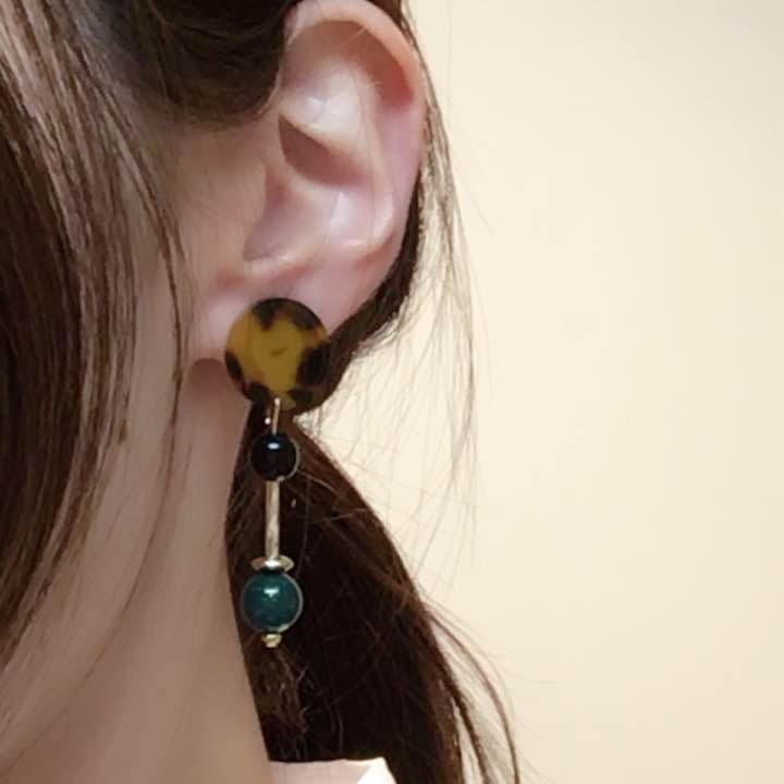べっ甲とドイツ製グリーンアクリルビーズのイヤリングorピアス