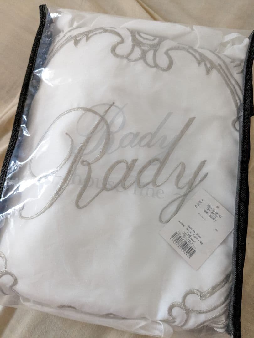 新品　Rady ホワイト エレガント フリル ベッドカバー セミダブル