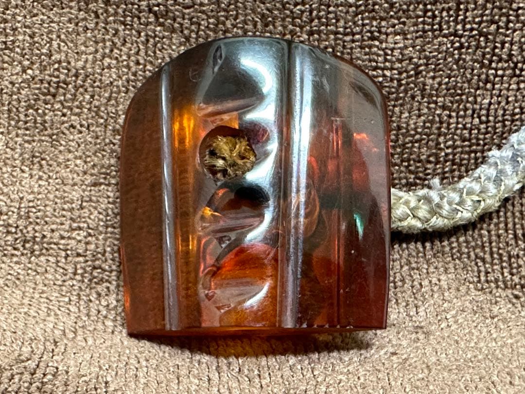 和装小物　琥珀 根付 緒締め付　彫刻 金工 細工 印籠 緒締め玉