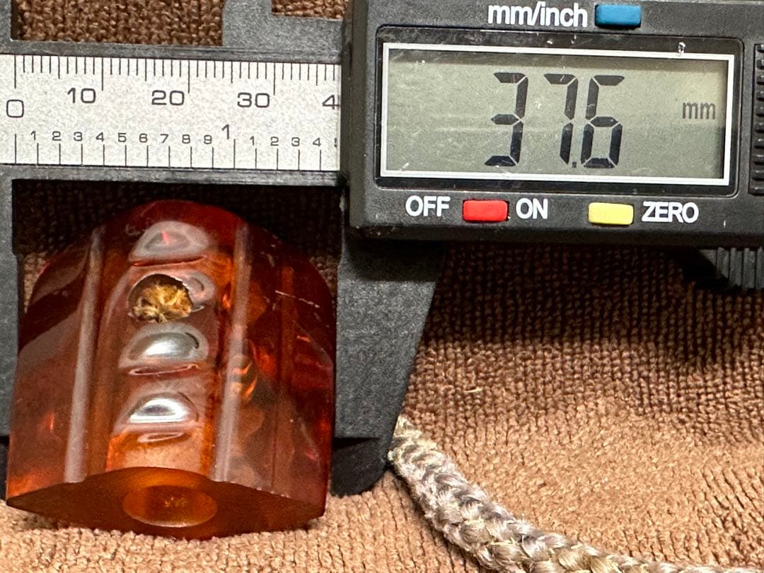 和装小物　琥珀 根付 緒締め付　彫刻 金工 細工 印籠 緒締め玉