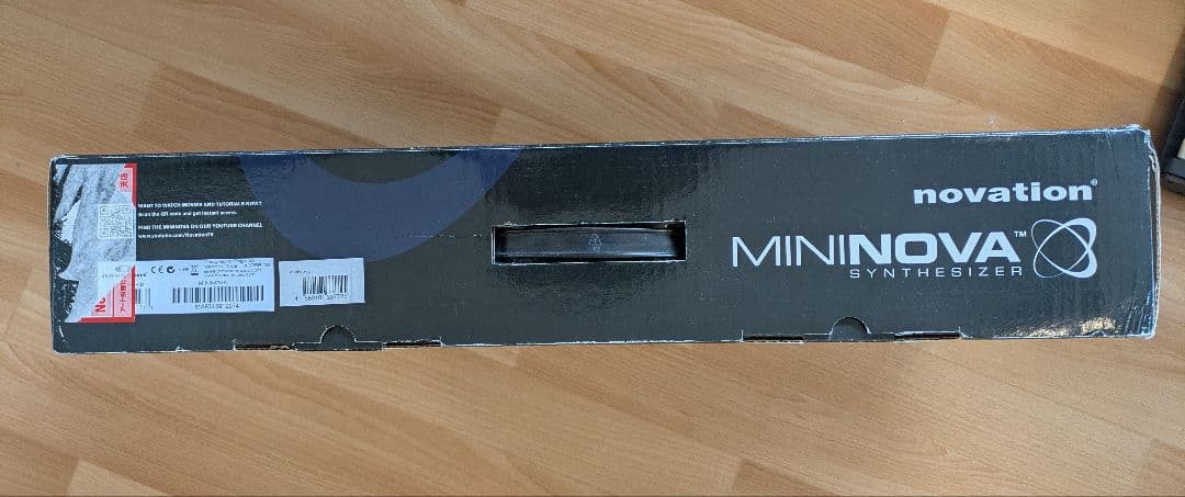 novation mininova シンセサイザー