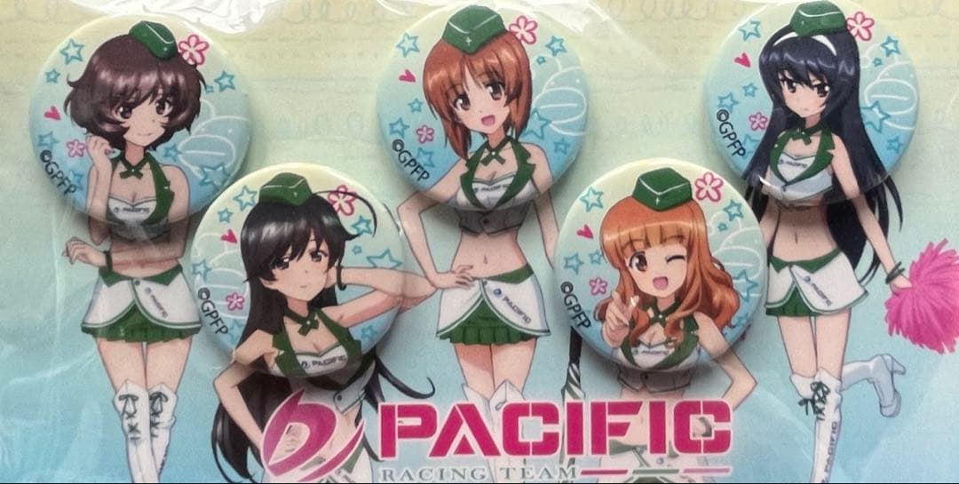 [美品]ガールズ＆パンツァーガルパンPACIFICコラボ缶バッジあんこうチーム❤️