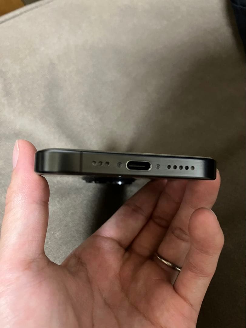 iPhone 15 Pro ブラックチタニウム　128GB 美品