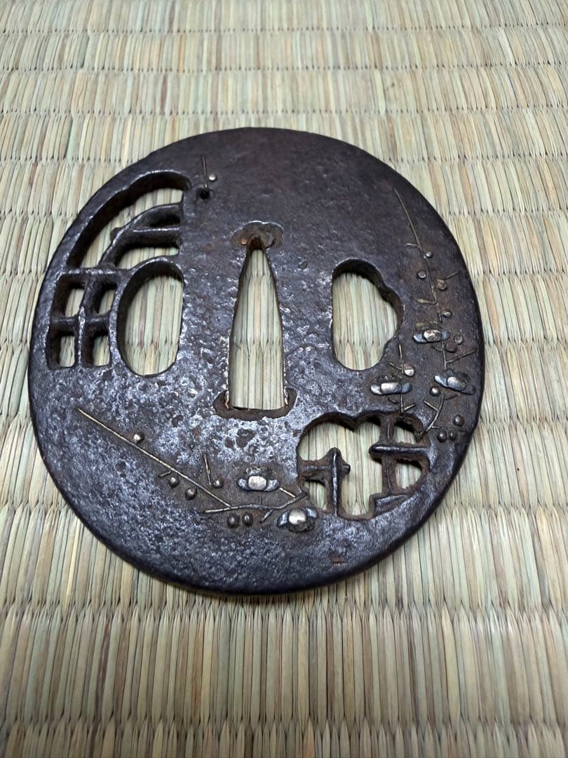 刀剣美術 日本刀鍔 銀象嵌金銀象嵌鍔　鉄地金銀象嵌容彫片切彫