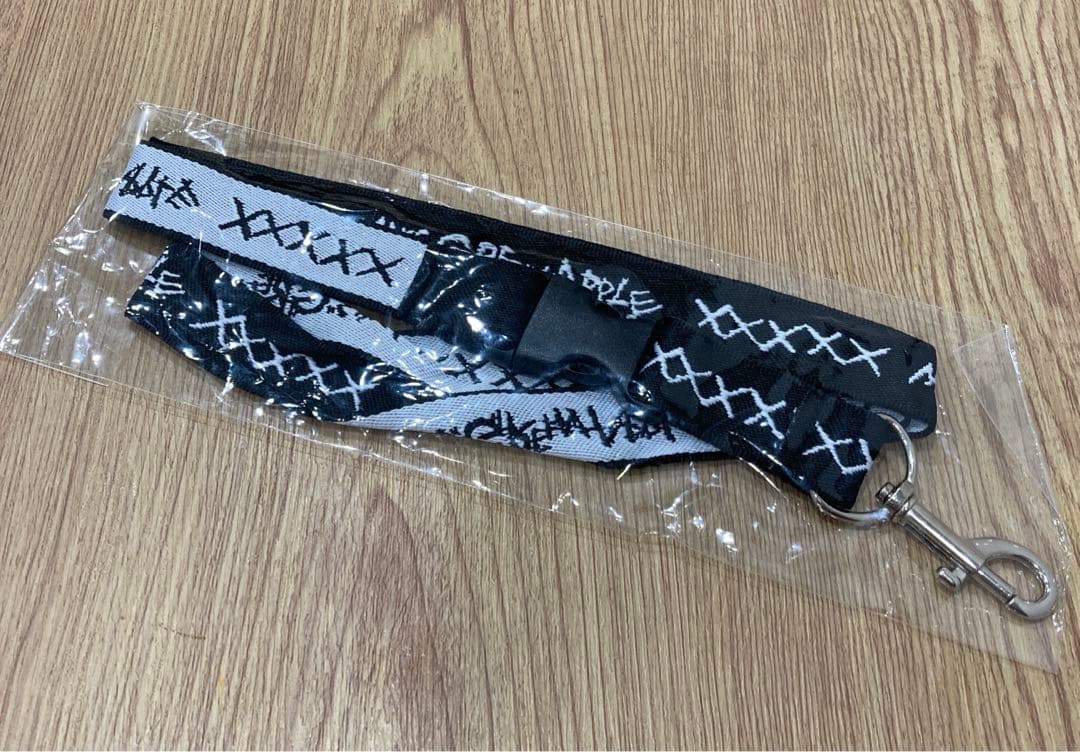 Mrs. GREEN APPLE MGA Neck Strap