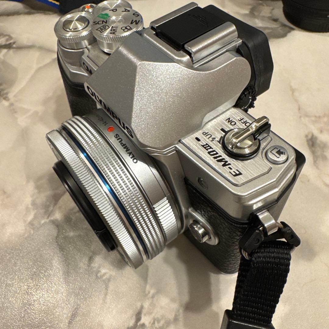 超美品☆OLYMPUS OM-D E-M10 MarkIII ダブルズームセット