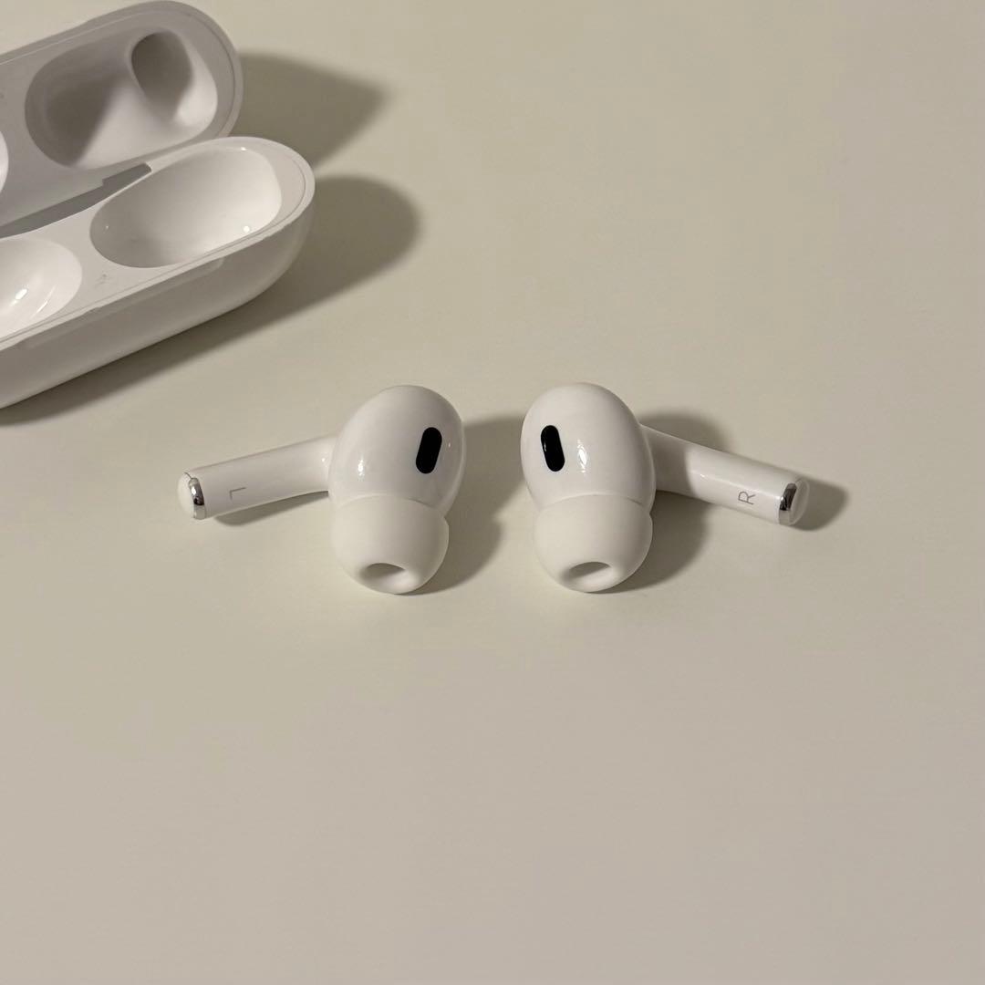 【Apple】AirPods Pro 2 ライトニング（イヤーチップ付き）