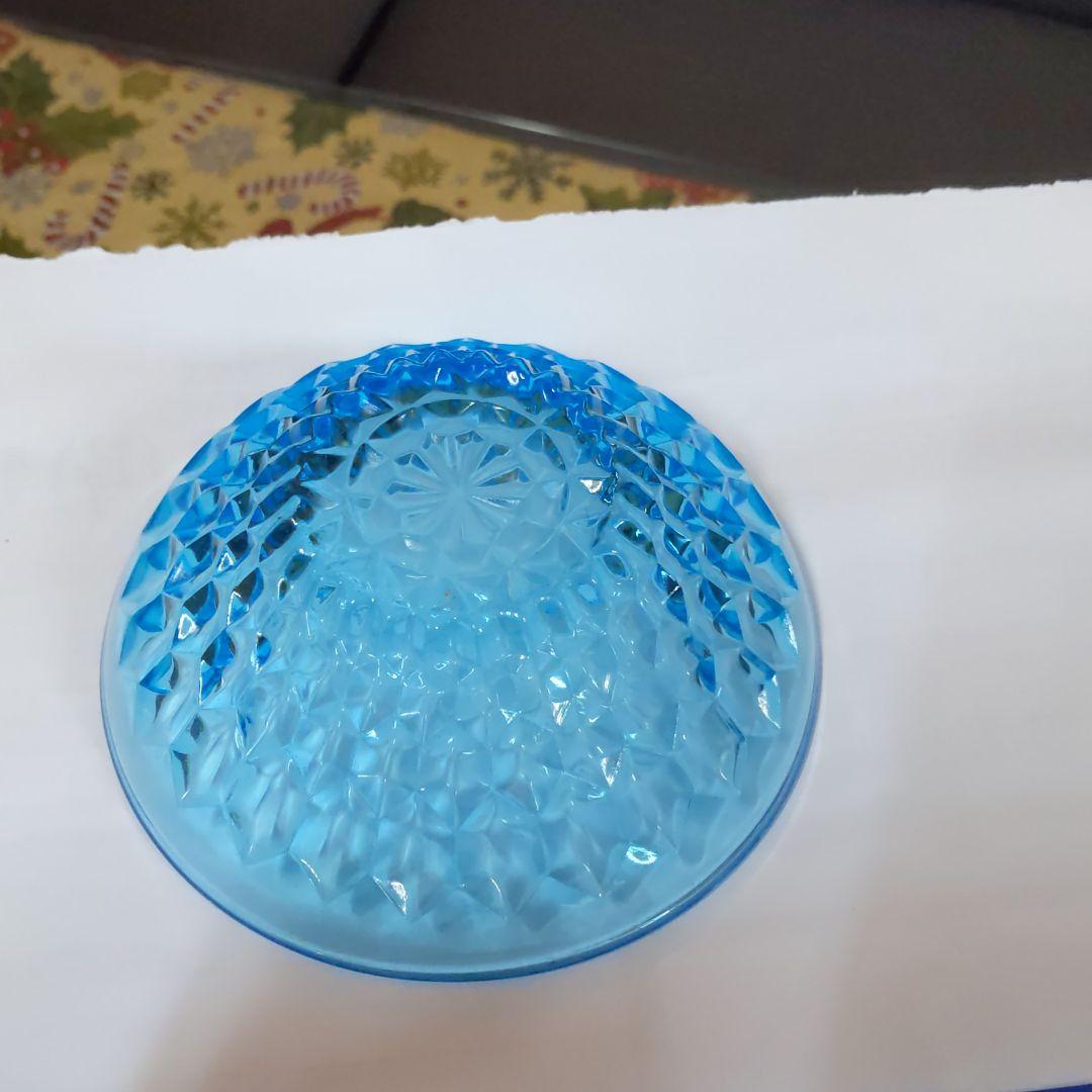 ビンテージで小皿、かき氷など、とてもブルー