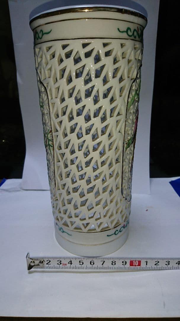 飾り・置物・筆立て・小物入れ【磁器=透かし彫り】