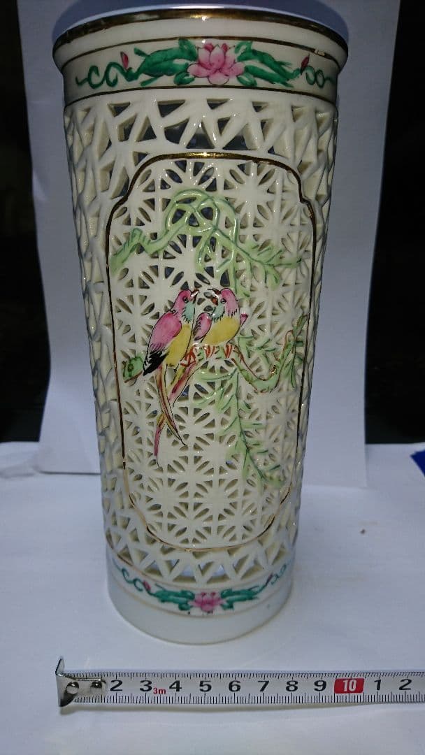 飾り・置物・筆立て・小物入れ【磁器=透かし彫り】