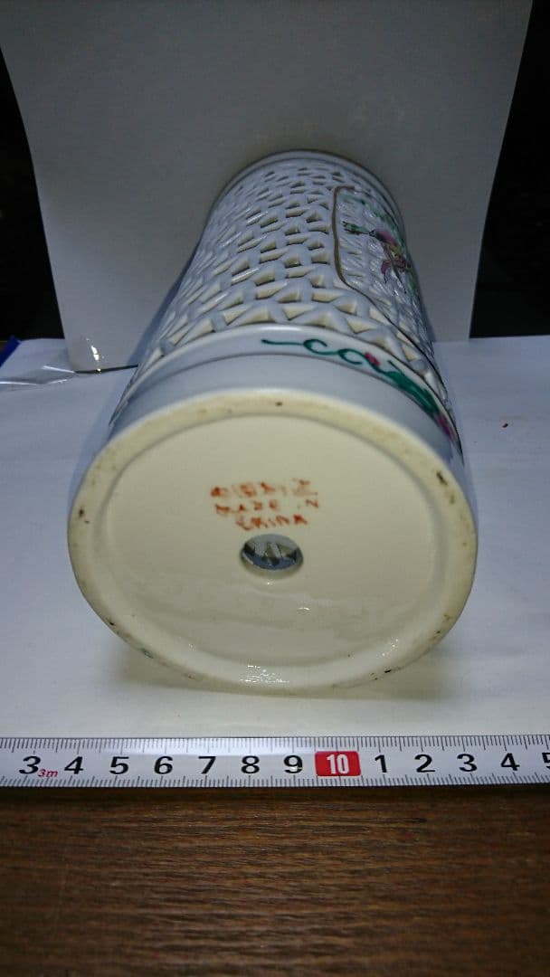 飾り・置物・筆立て・小物入れ【磁器=透かし彫り】