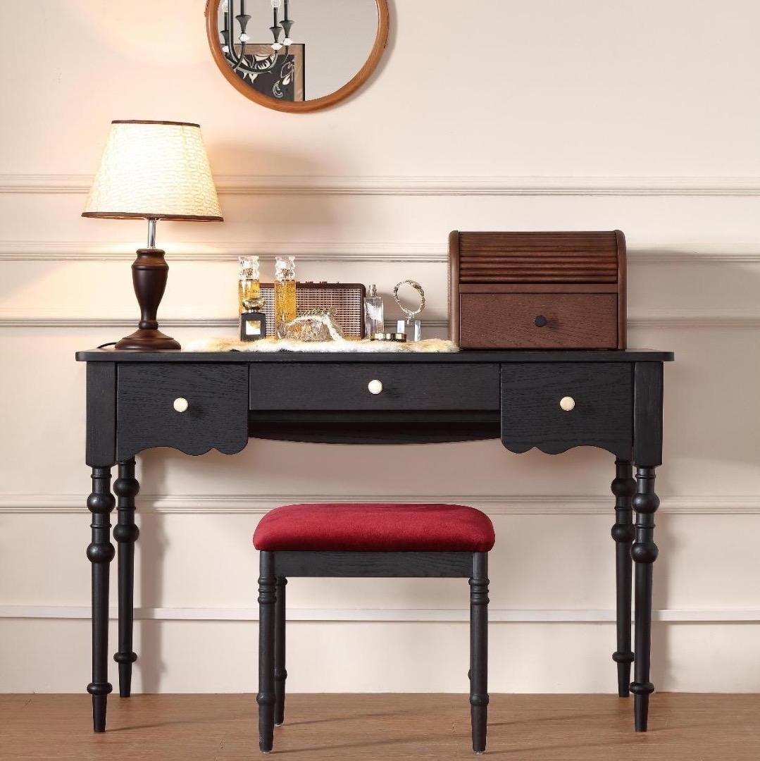 黒の木製テーブル　引出し３つ