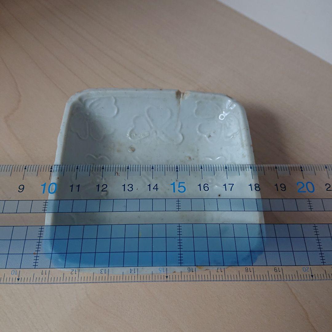 切込焼　手塩皿　白磁　花文