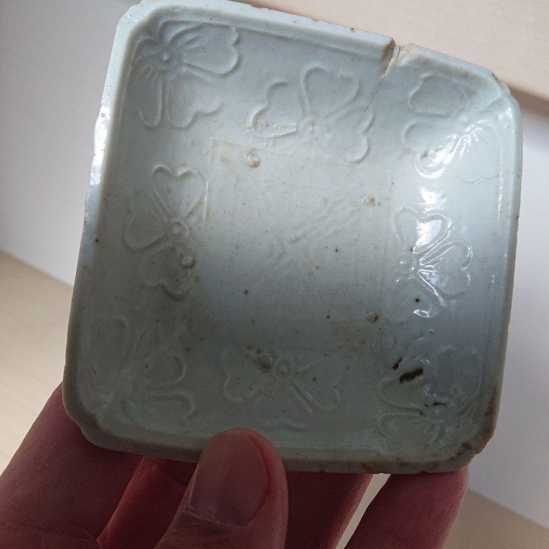 切込焼　手塩皿　白磁　花文