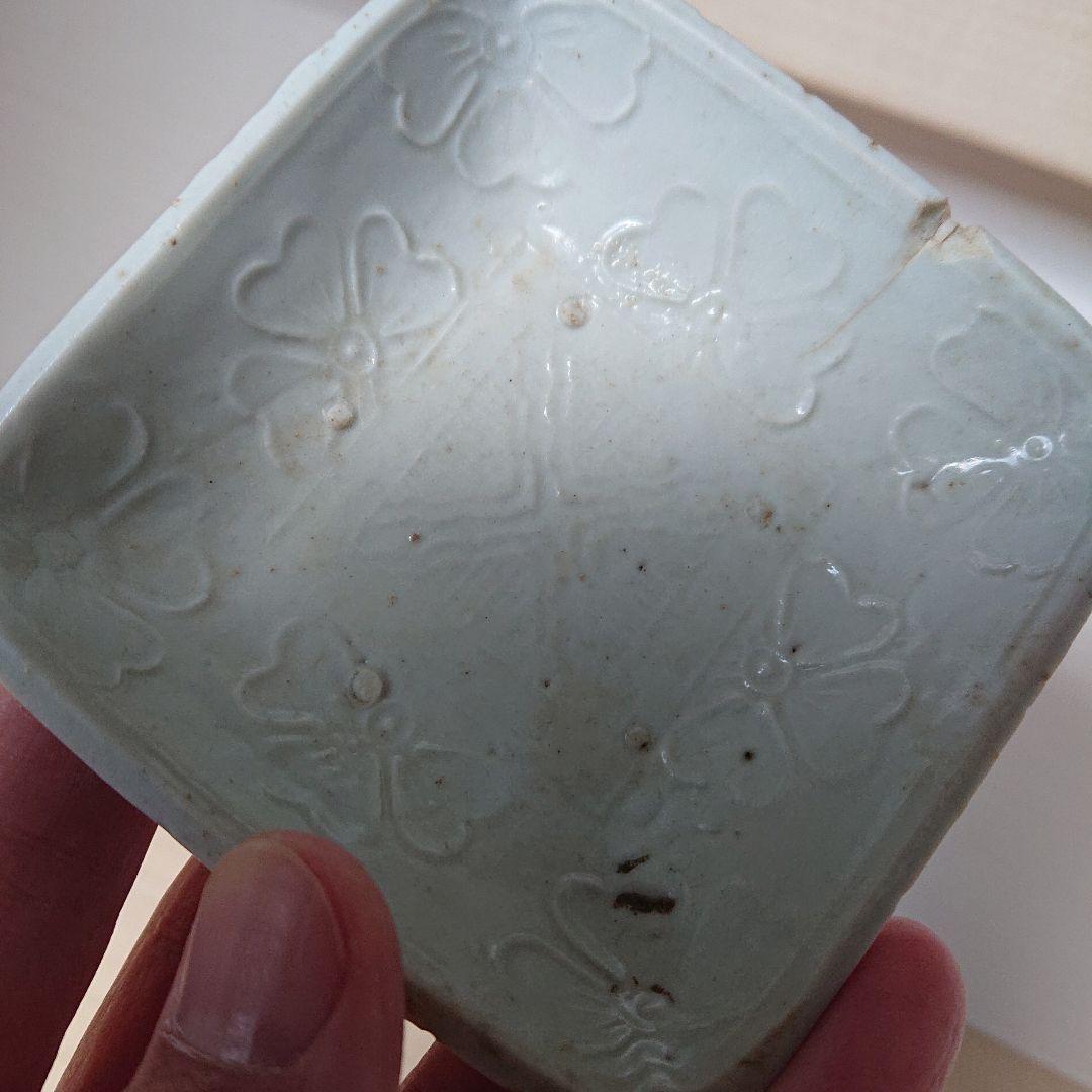 切込焼　手塩皿　白磁　花文