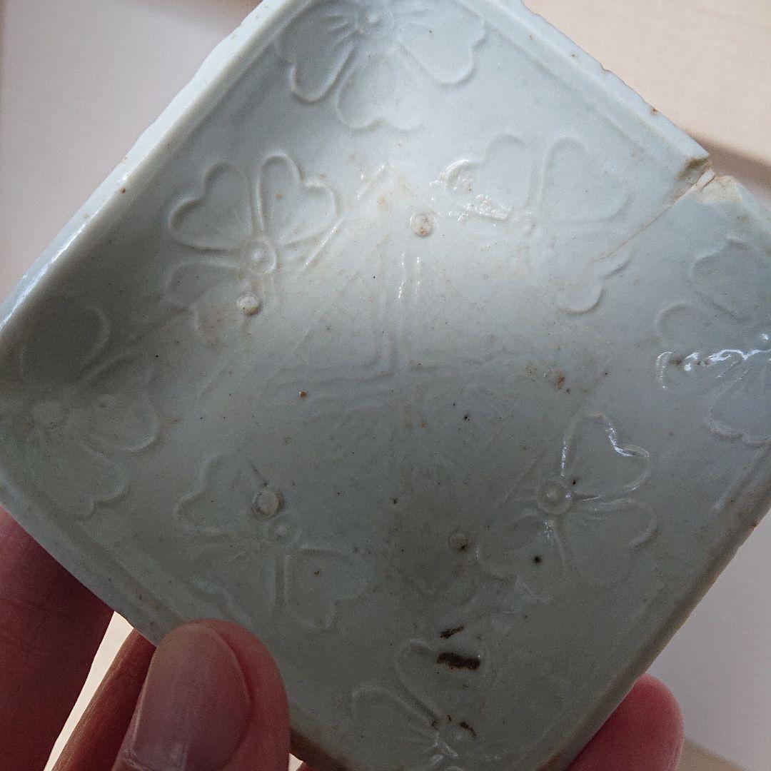 切込焼　手塩皿　白磁　花文