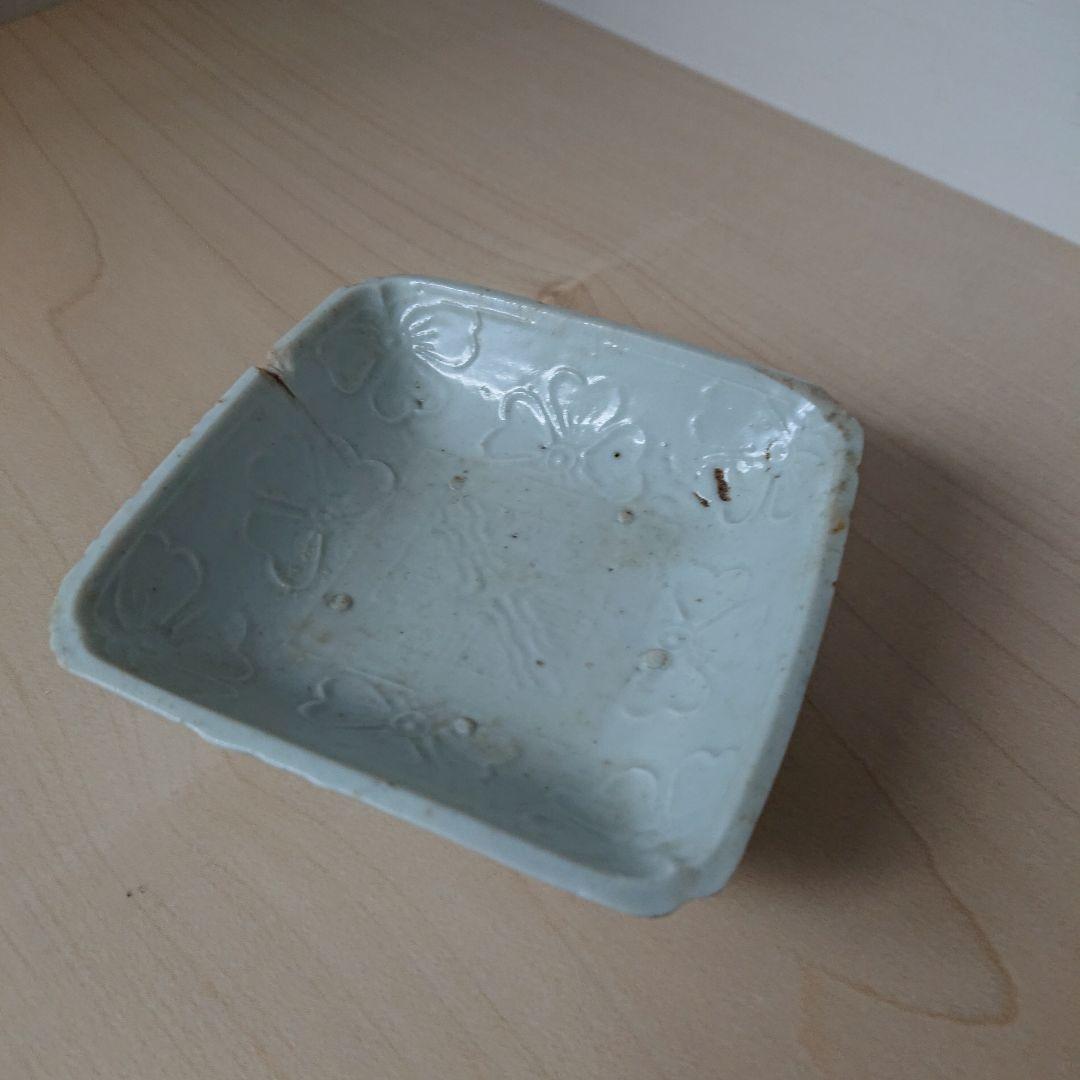 切込焼　手塩皿　白磁　花文