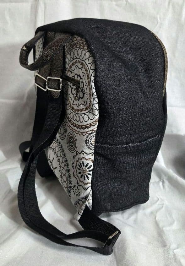 【ハンドメイド】こだわり設計の軽量リュック／手縫い仕上げ／個性派デザイン